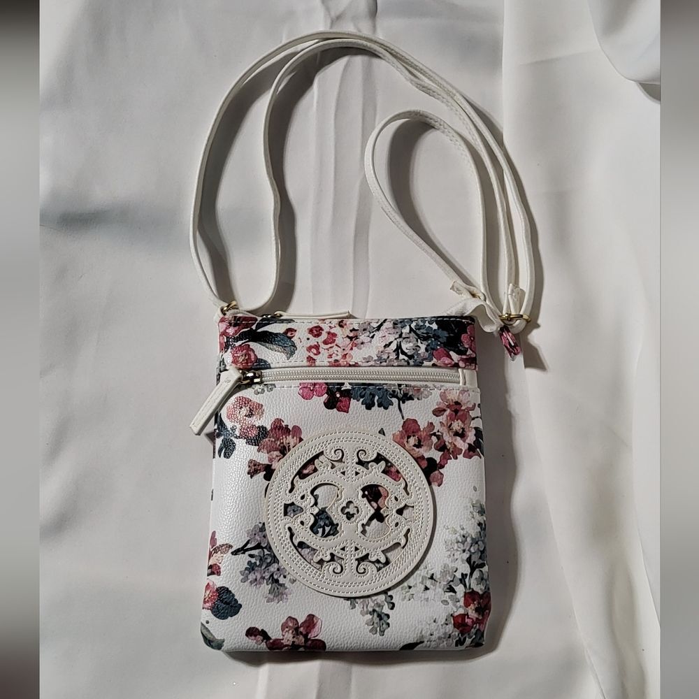 Women's Small White Floral Adjustable Crossbody Bag 8in(H)x 7in(L)x 0.5in (W) 🐈 - Picture 2 of 7